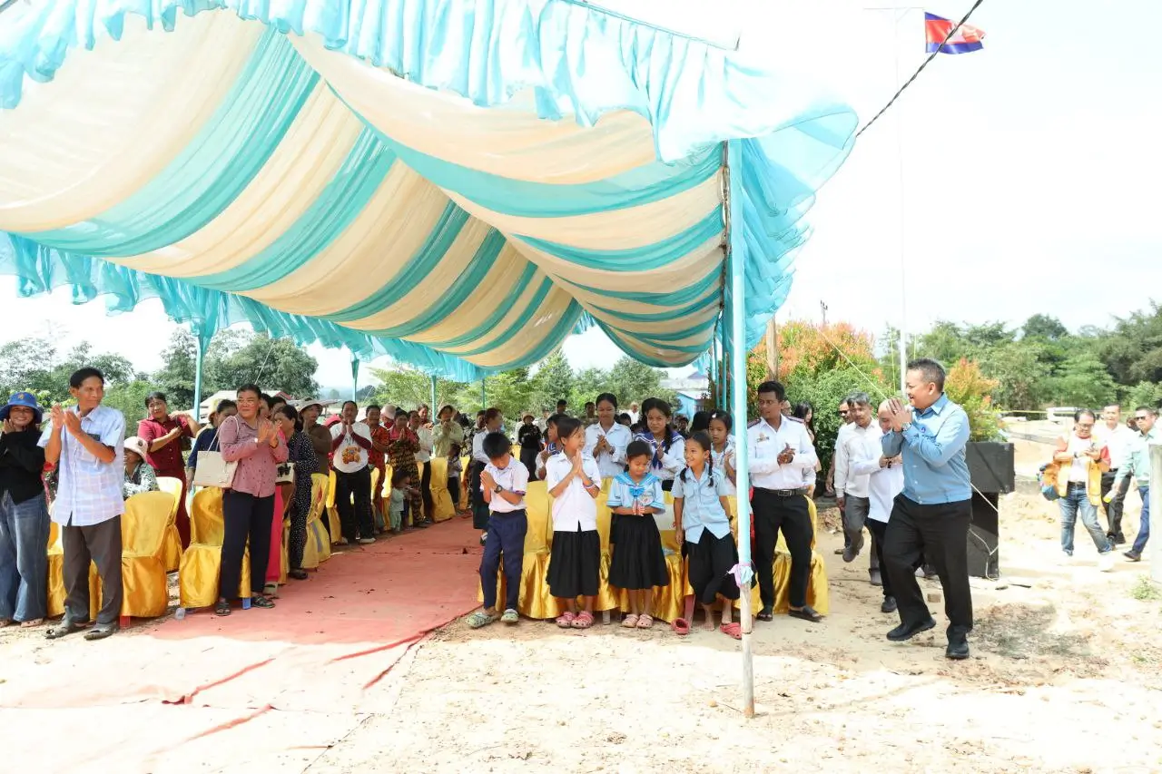 Phase1_Groundbreaking_Ceremony_HE_arrivals